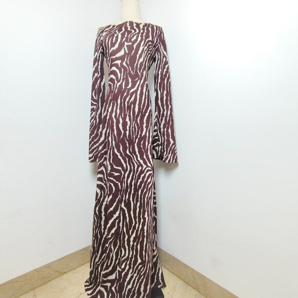 Realisation Par The Gia Bell-Sleeve Maxi Dress in Silk Jianhong Crepe - Picture 4 of 12